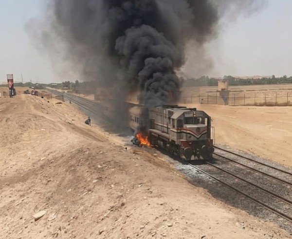 توقف حركة القطارات بالسويس بعد تصادم قطار وسيارة بالشلوفة واشتعال حريق