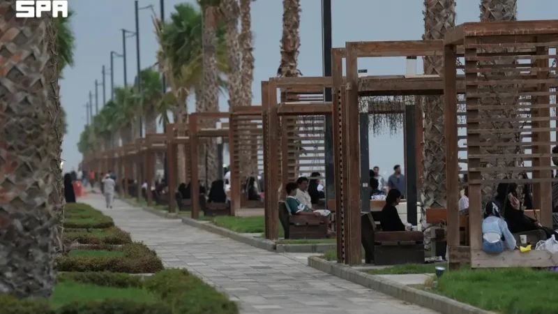 جازان تحت رحمة الأمطار الصادقة: تلطيف الأجواء وتحيا الواجهة البحرية