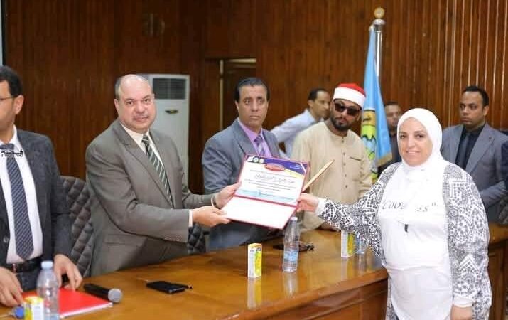 الشيخ محمد مجاهد.. محفظ القرآن الذي يصل عدد طلابه إلى مئات يوميًا